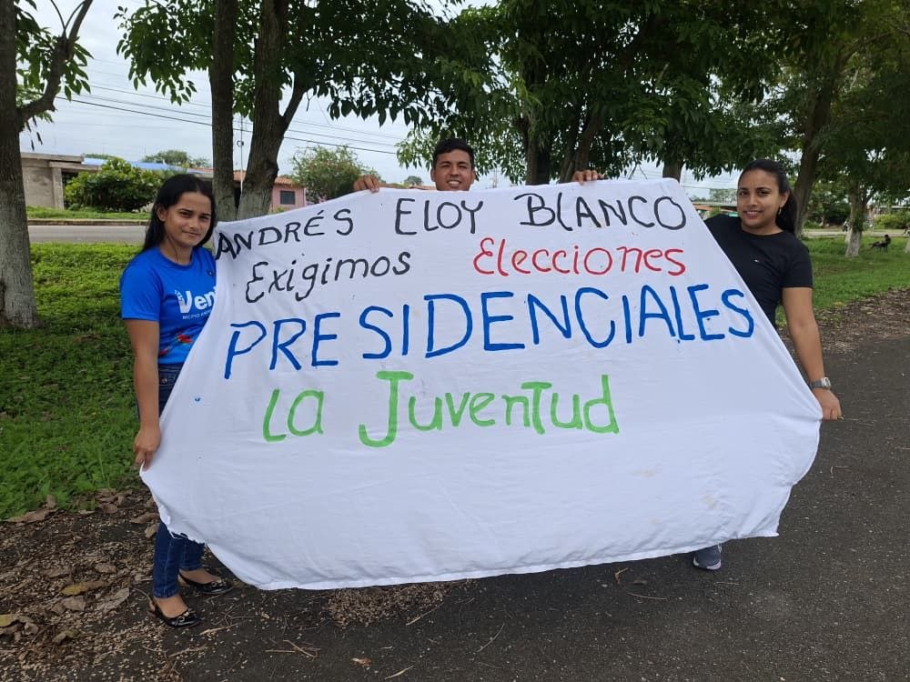 Jóvenes de Vente Venezuela en Barinas exigieron elecciones libres con un pancartazo