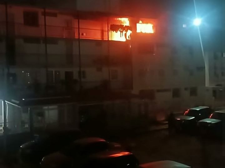 Bajón eléctrico provocó un voraz incendio en un apartamento en Maracaibo