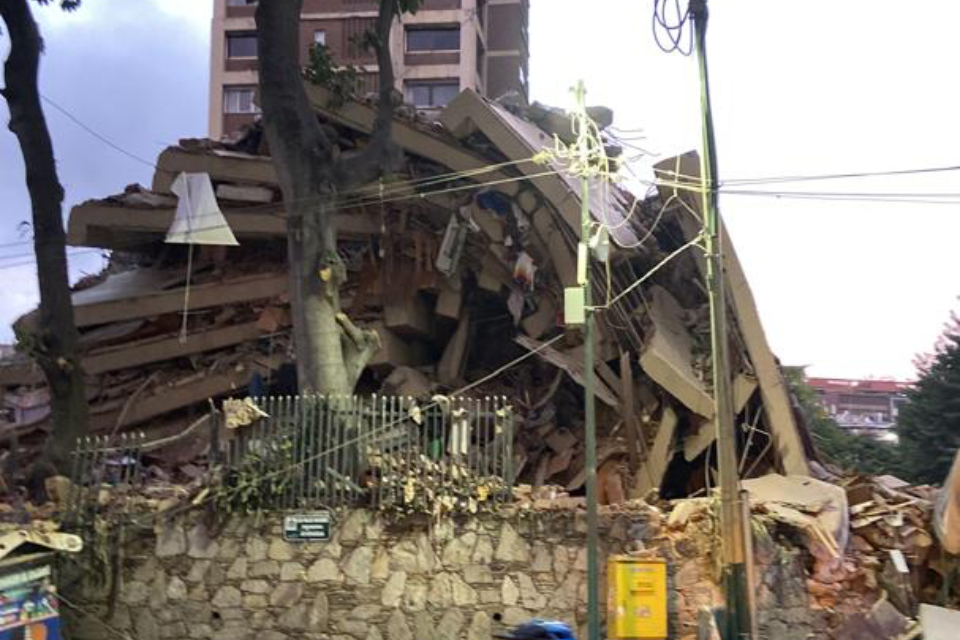 FOTOS+VIDEOS | Tres edificios se desplomaron en Altamira, Caracas, por terremotos | TalCual