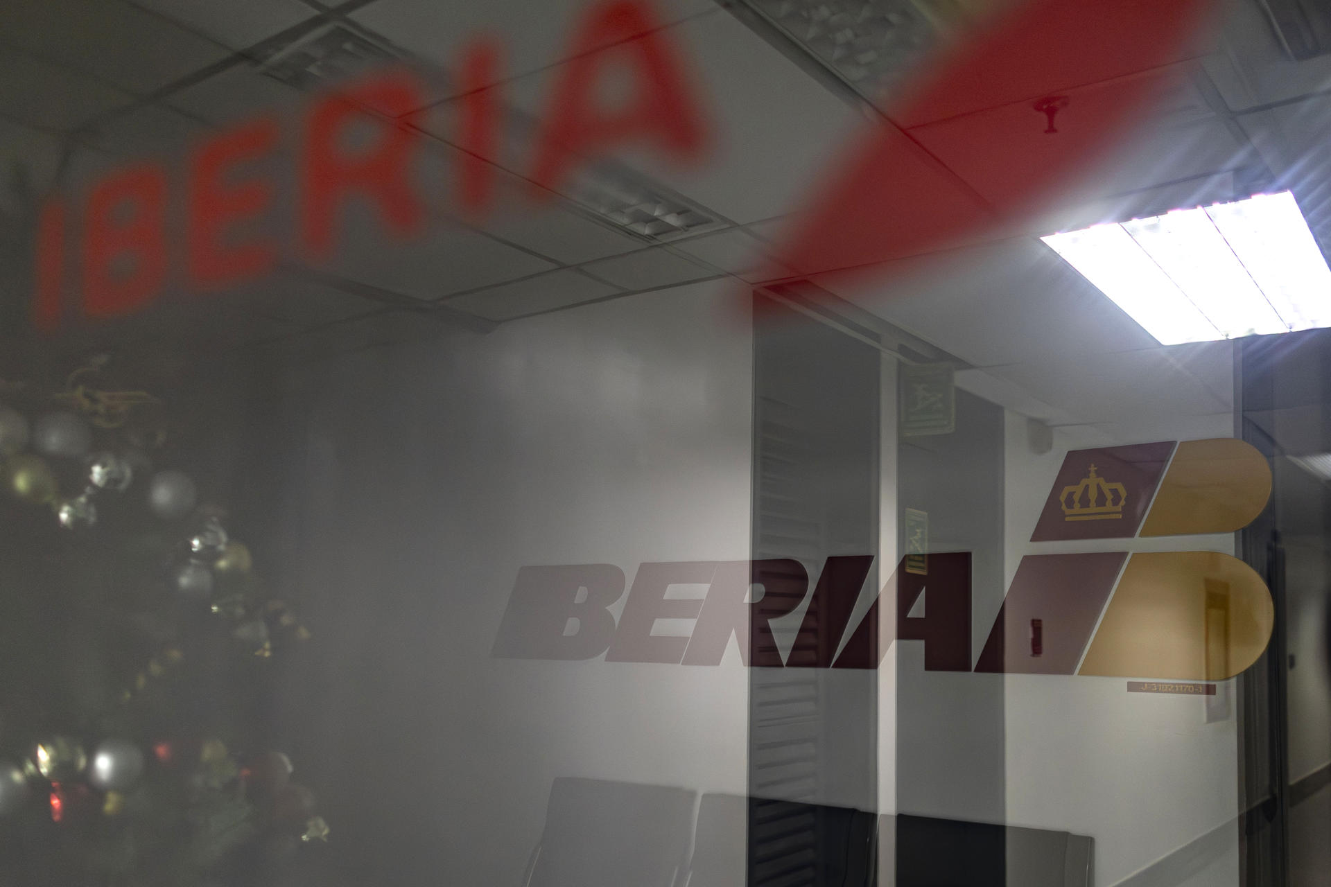 Iberia cancela su vuelo entre Madrid y Caracas por el cierre del aeropuerto de Maiquetía