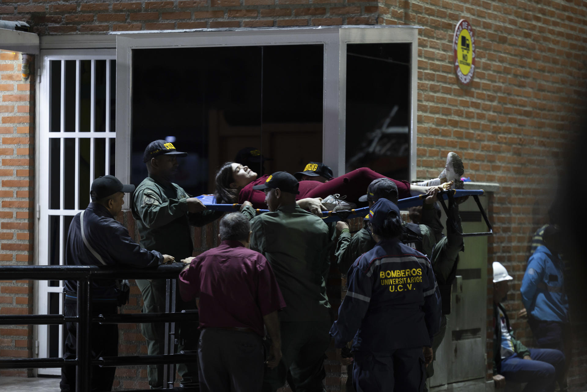 Suben a 164 los fallecidos y a 971 los heridos por los terremotos en Venezuela