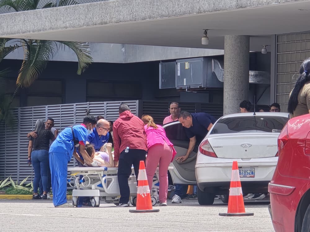 Familias recorren hospitales de Caracas en busca de lesionados y desaparecidos