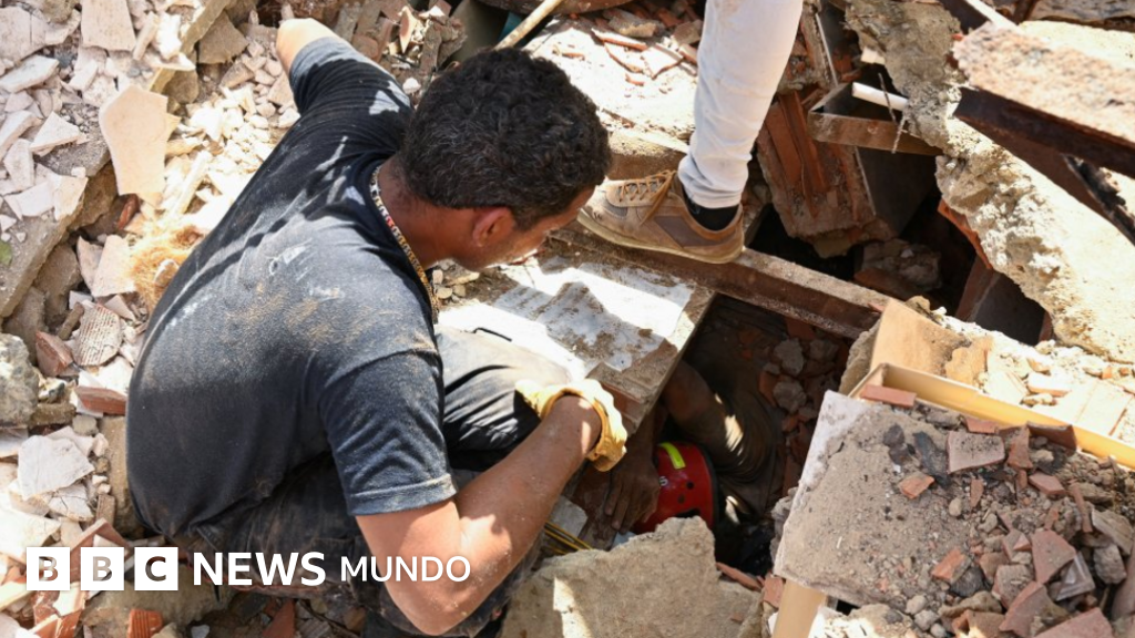 “Jesús, hermano, háblame”: la desesperación por rescatar a las personas que se encuentran bajo los escombros de edificios que se derrumbaron en Venezuela – BBC News Mundo