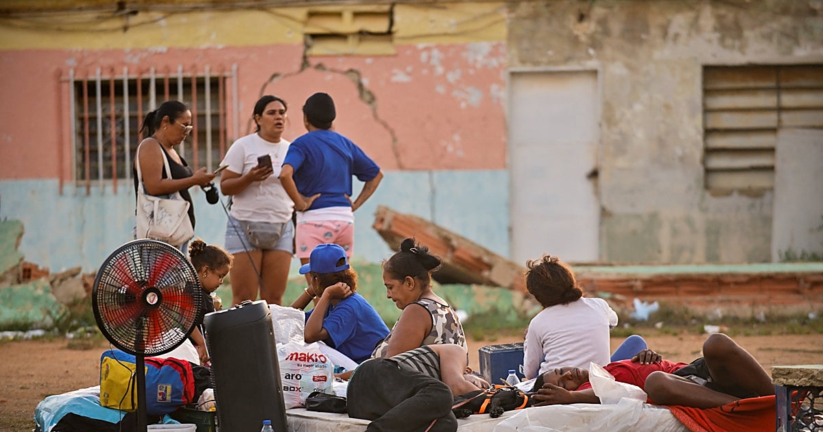 Sin casa o con miedo a las réplicas: los damnificados del terremoto pasan la segunda noche en la calle