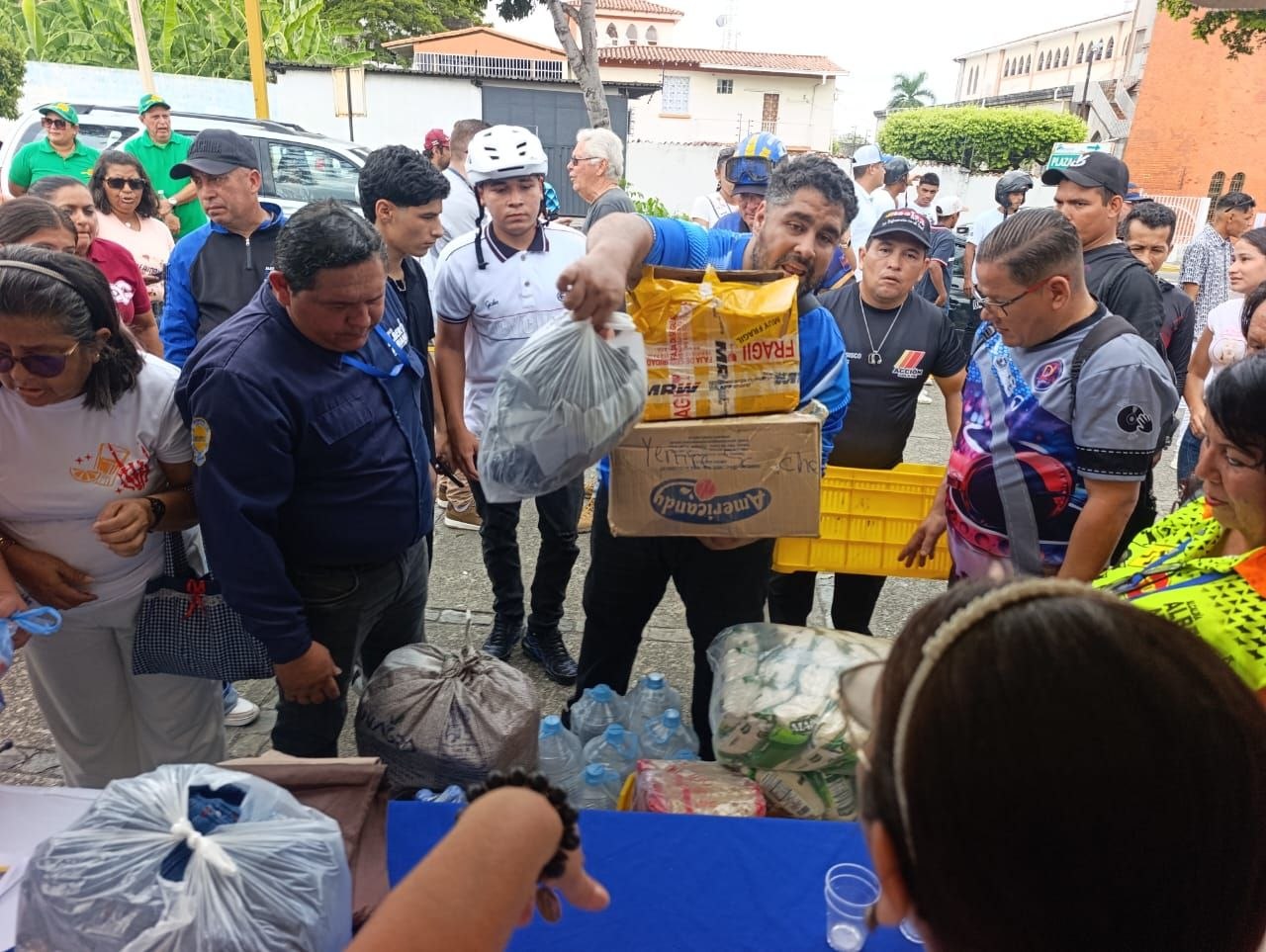 Merideños se unen en solidaridad con los afectados por los terremotos en Venezuela