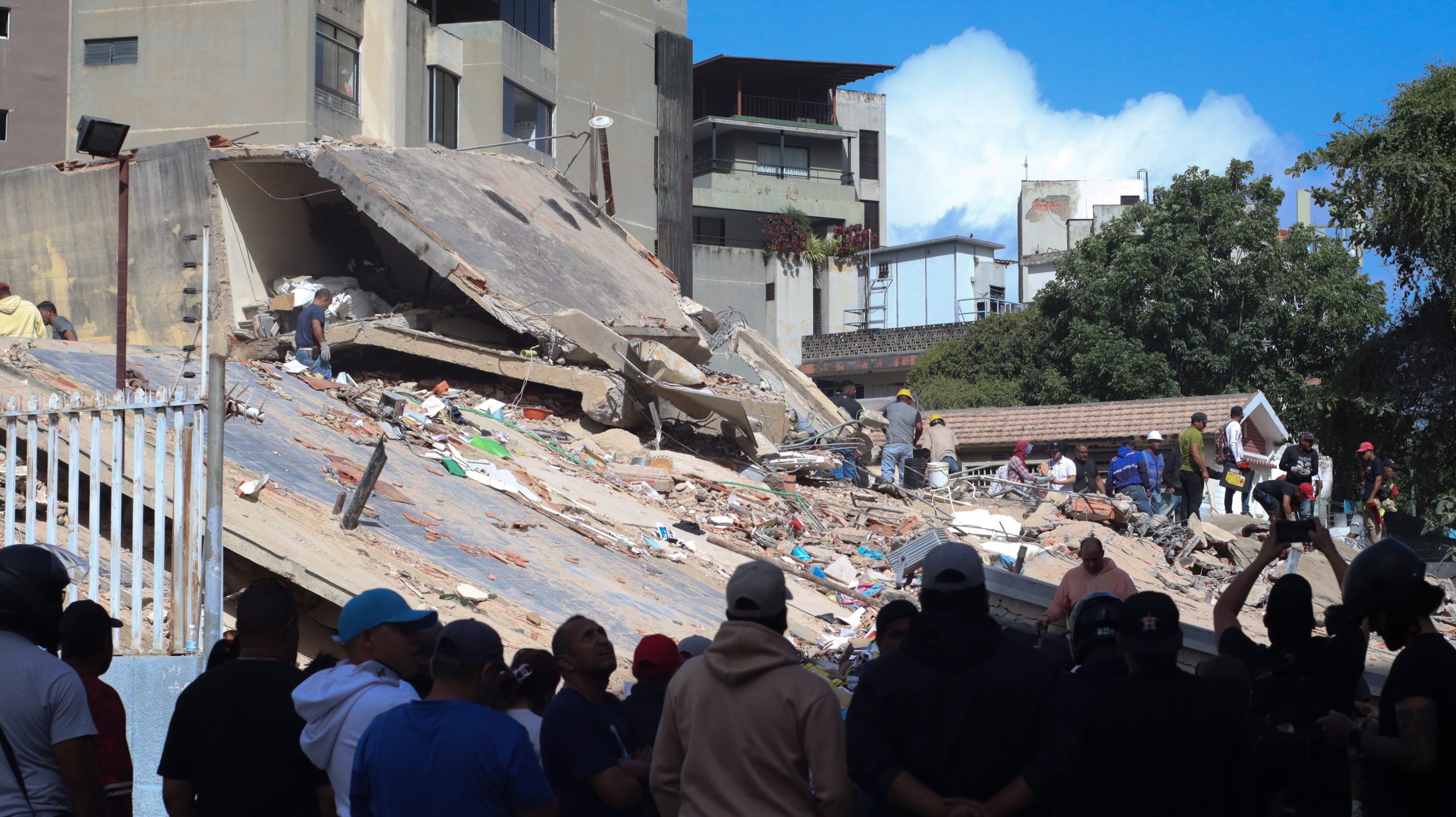 Venezuela vive horas cruciales para el rescate de víctimas, a casi 72 horas de los terremotos