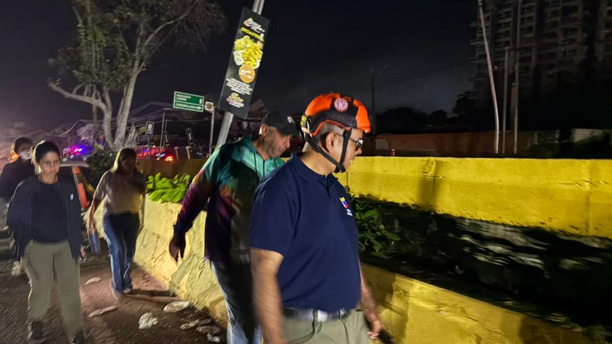 Vicepresidencia de Obras Públicas y Servicios se trasladó a La Guaira para atender situación del puente San Julián