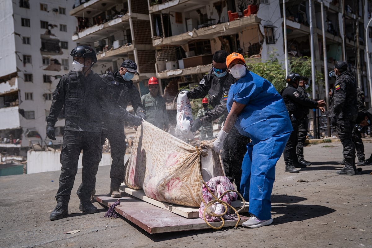 VIDEO: El olor a muerte marca las labores de rescate tras los terremotos