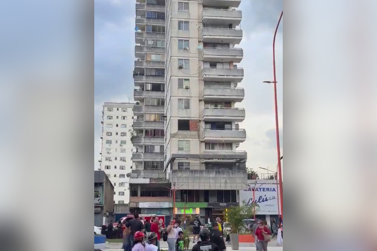 Desalojaron edificio en Valencia tras detectarse daños luego de la réplica de magnitud 5,5