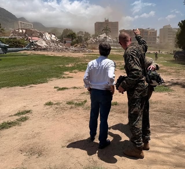 Solidaridad con Venezuela: Mayor General Jarrard y John Barrett recorren zonas de desastre en La Guaira