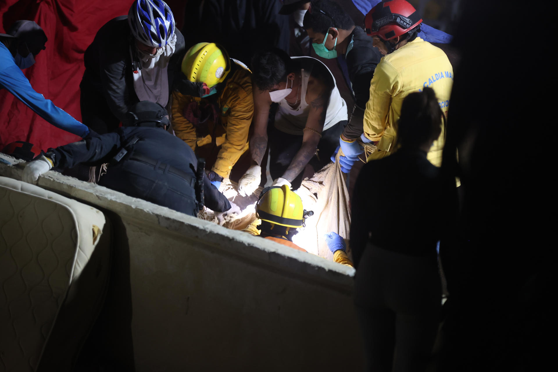 Lanzan red de intérpretes voluntarios para apoyar a rescatistas extranjeros en Venezuela