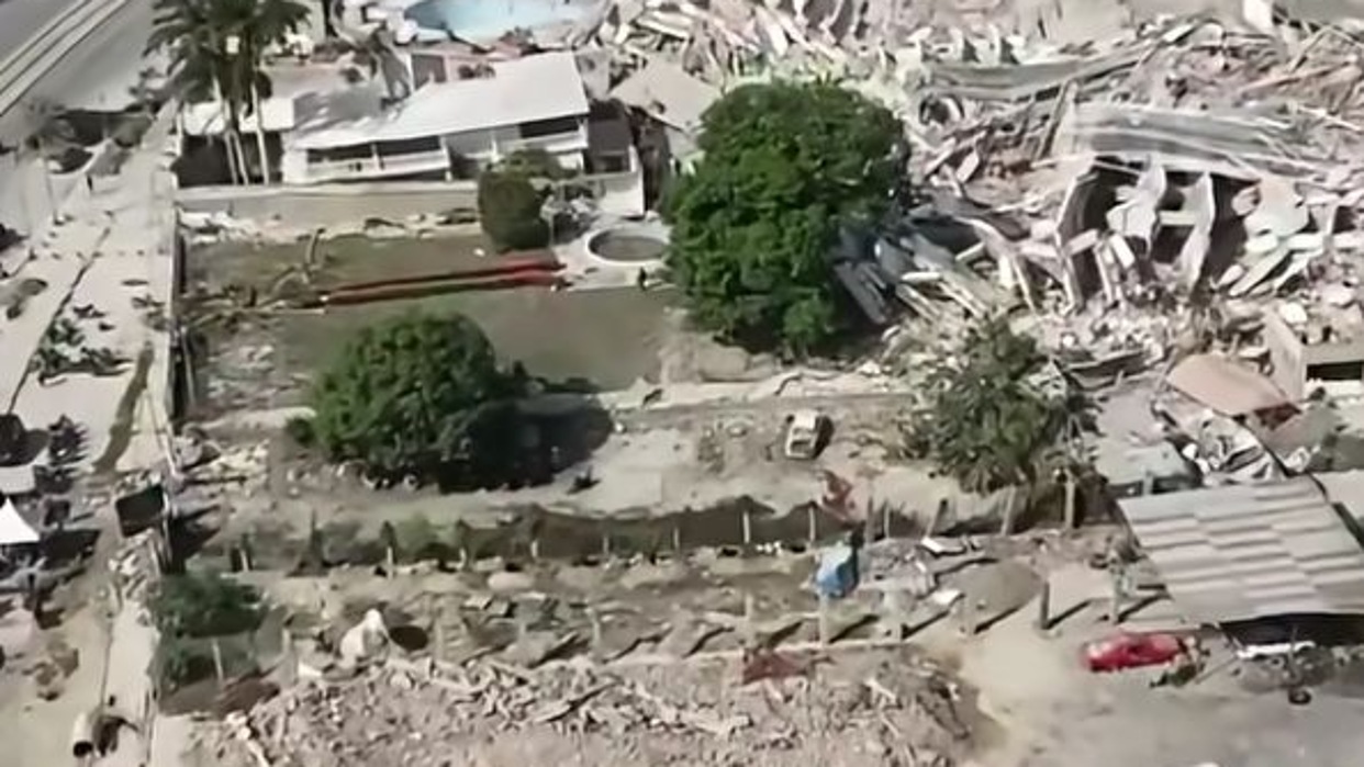 Urgen rescatistas por personas atrapadas en Residencias Bahía del Mar, La Guaira