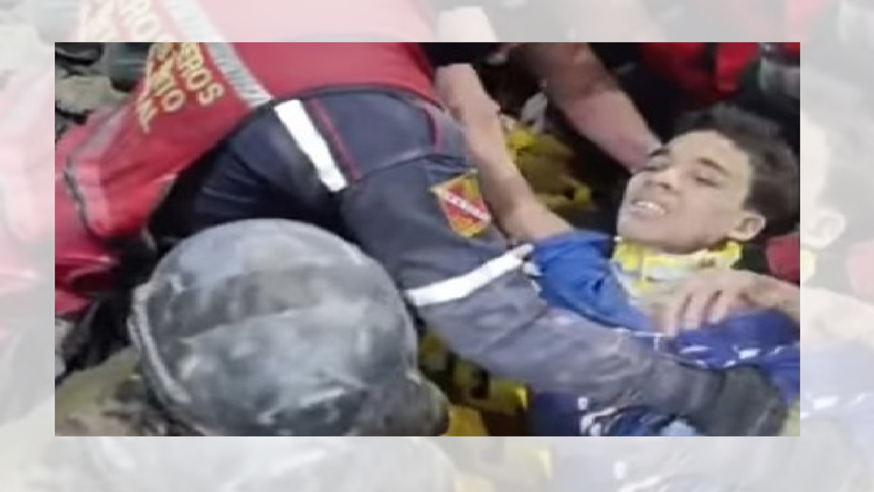 Bomberos de Caracas rescataron a joven tras complejo procedimiento en La Guaira (+Video)
