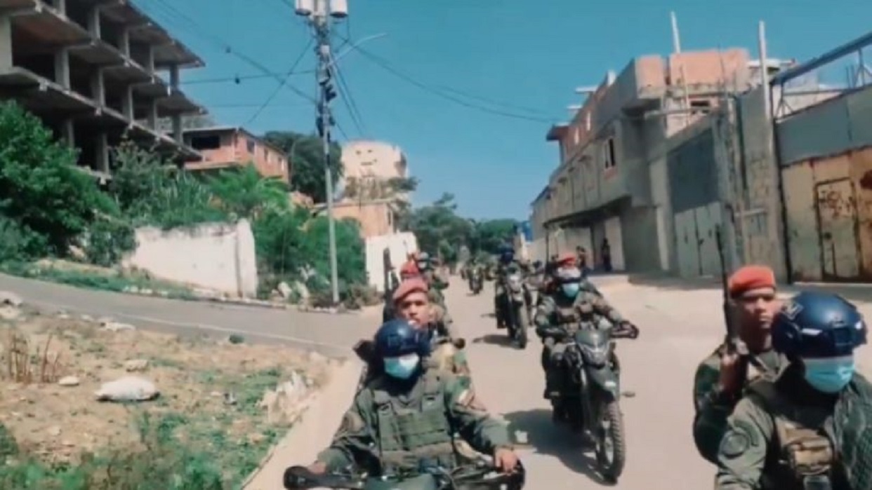 FANB continúa patrullaje y labores de rescate tras sismos en el país