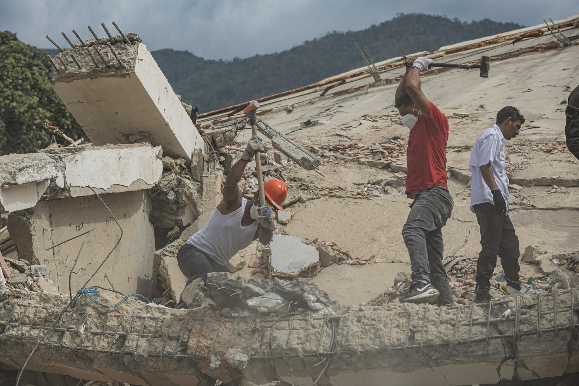 Cuatro peruanos desaparecidos y otros dos serán evacuados, tras terremotos en Venezuela