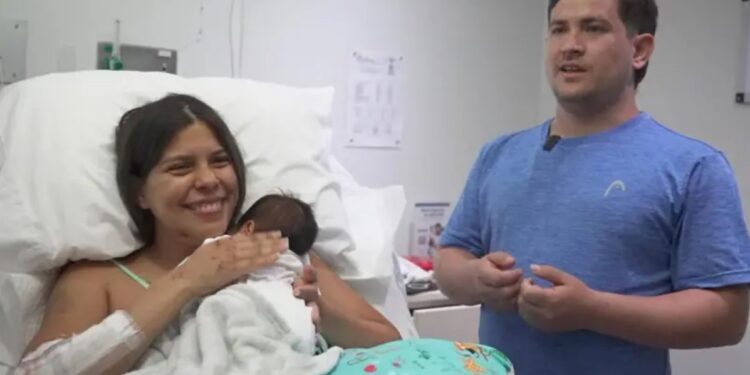 La conmovedora historia de Dayana Patiño, rescatada junto a su hijo de 18 días tras terremotos Venezuela (+Video)