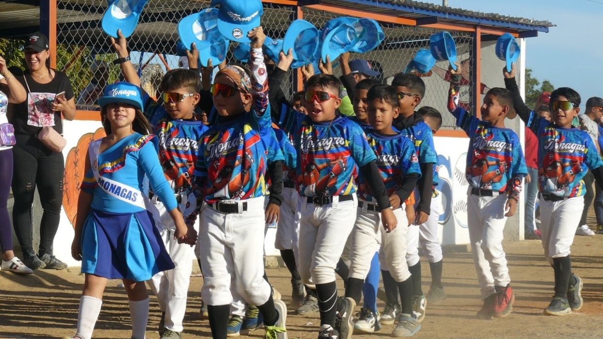 Mueren al menos 100 peloteros del famoso equipo Criollitos de La Guaira tras terremotos