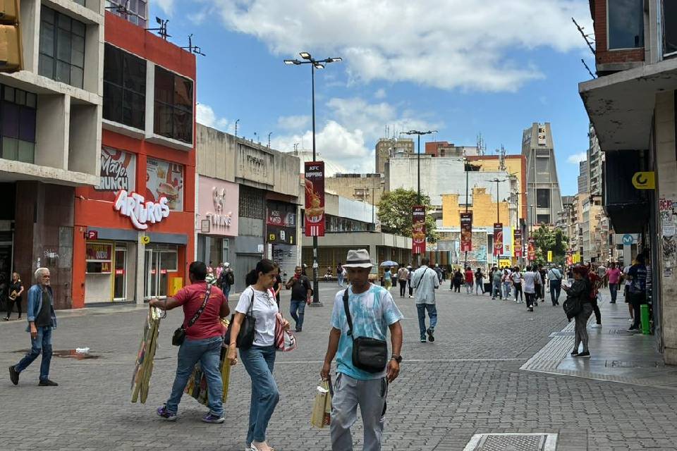 Actividad comercial en Caracas se reactiva de a poco en medio de los estragos por sismos | TalCual