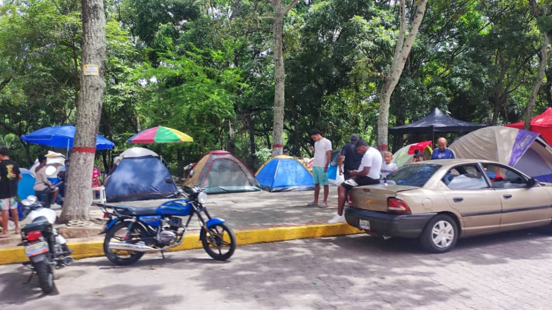 Caracas intenta recuperar la normalidad pese al temor a nuevas réplicas