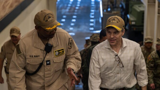 EE.UU. reafirmó su compromiso con Venezuela: John Barrett destaca despliegue del USS Fort Lauderdale para apoyar labores de rescate