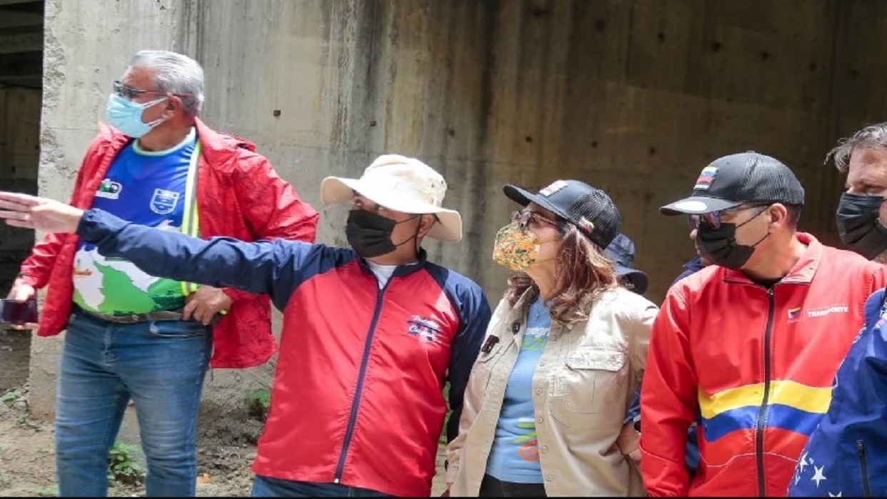 Ministerio de Transporte cierra de manera preventiva puente de Caraballeda en lado sur en La Guaira