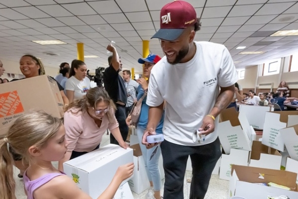Unidos por Venezuela: Jackson Chourio y William Contreras recibieron en Milwaukee donaciones para damnificados – bancaynegocios.com
