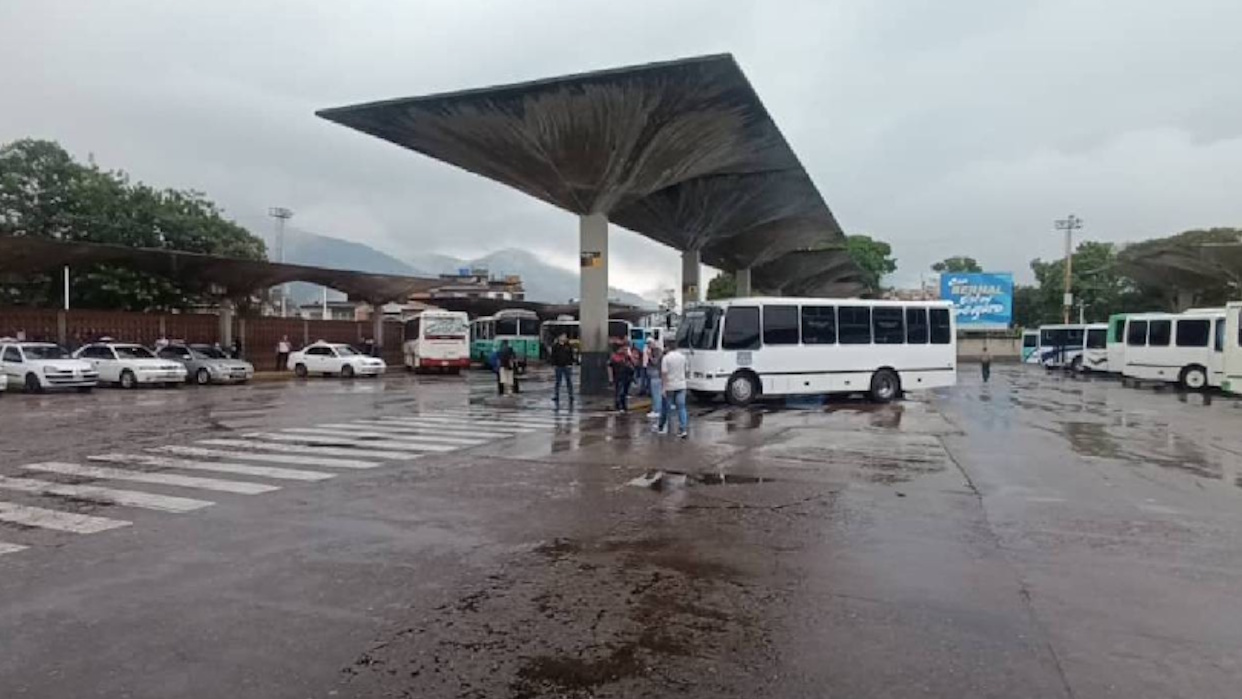 Por la frontera colombo-venezolana canalizan ayuda humanitaria y traslado de rescatistas