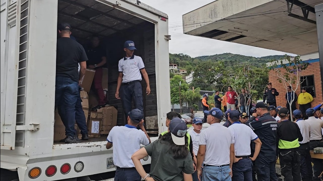 Mérida despacha 12 toneladas de ayuda humanitaria hacia el estado La Guaira