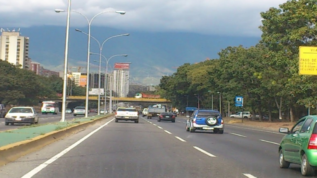 Cerrarán de forma preventiva dos canales de la autopista Valle-Coche