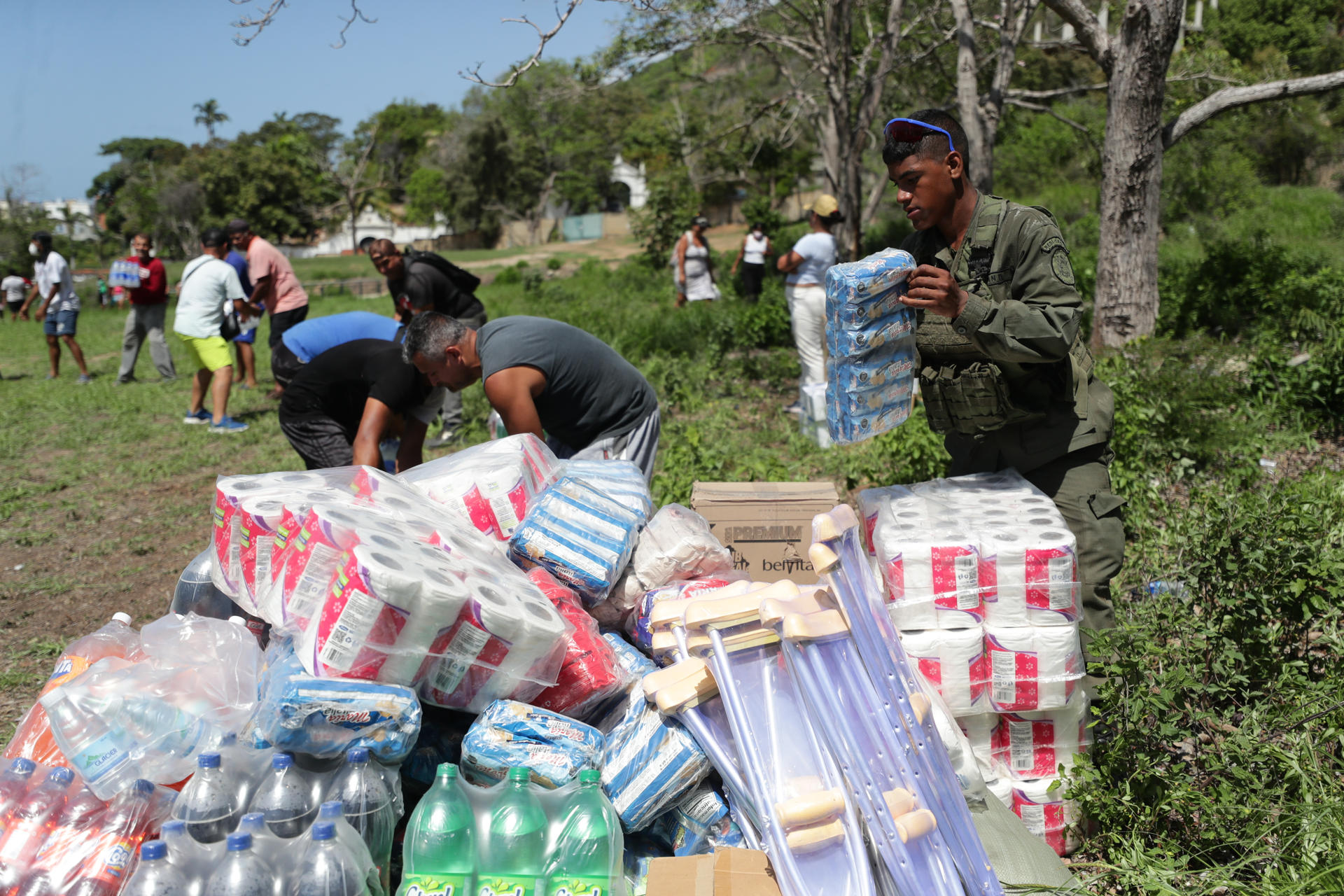 Ecuador envía 14 toneladas de ayuda humanitaria para afectados por terremotos en Venezuela