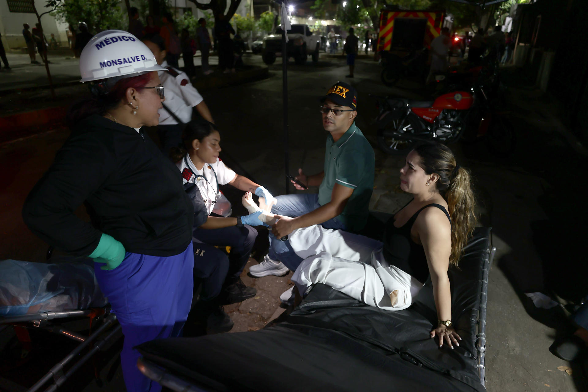 “Pagamos para ir a trabajar”, así atienden los médicos en Venezuela a heridos por sismos