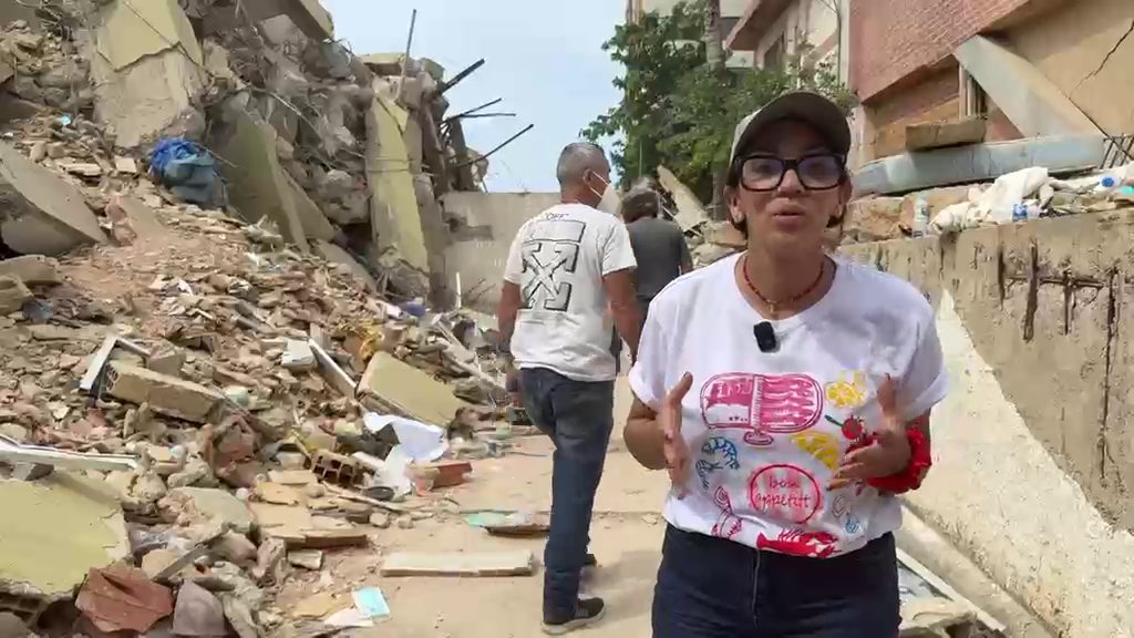 “Aquí se escucharon personas con vida”: El dramático pedido de una familia en La Guaira que se niega a perder la esperanza (VIDEO)