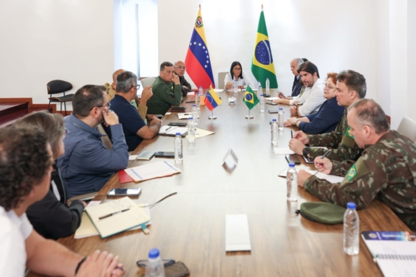 El ministro de Defensa de Brasil visita Venezuela para evaluar posibilidades en reconstrucción de viviendas tras los terremotos – bancaynegocios.com