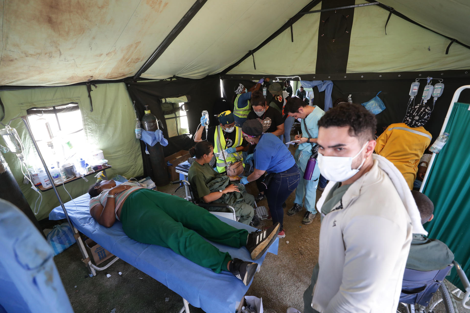 Grupos de ayuda advirtieron una creciente crisis sanitaria tras terremotos en Venezuela