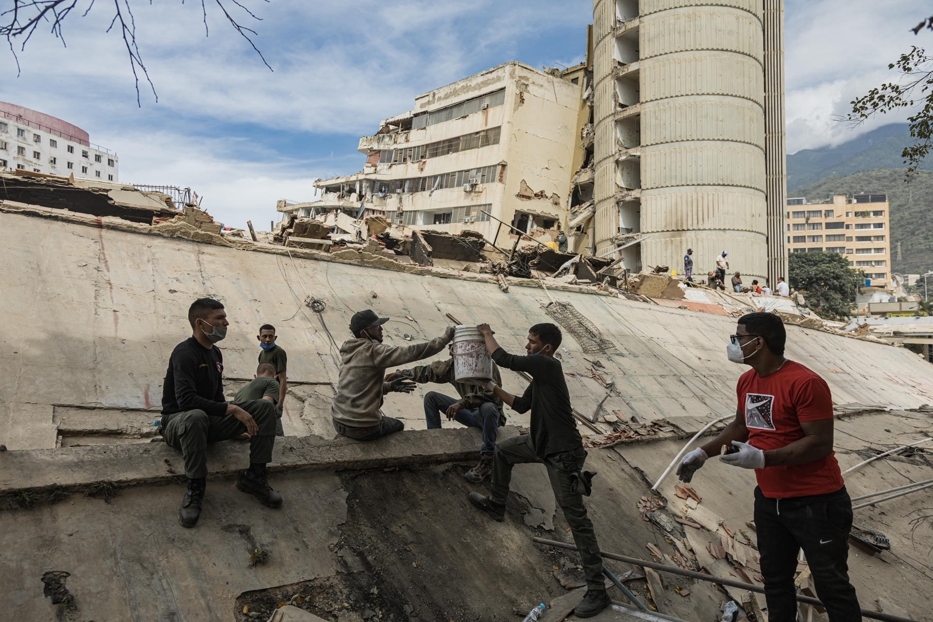 El número de muertos españoles en el terremoto de Venezuela asciende a 26