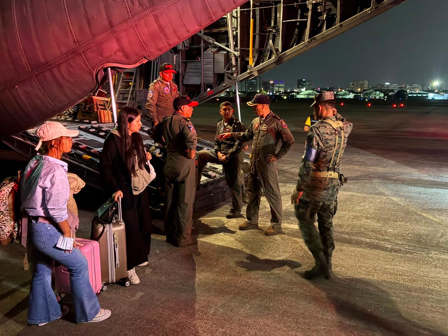 Seis ecuatorianos son repatriados desde Venezuela tras los dos terremotos