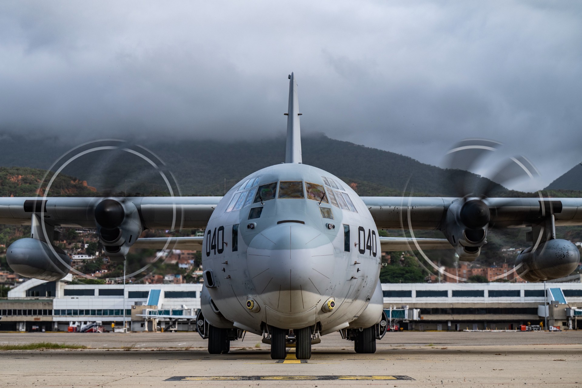 EEUU mantiene activa su operación aérea de asistencia en Venezuela (FOTOS)
