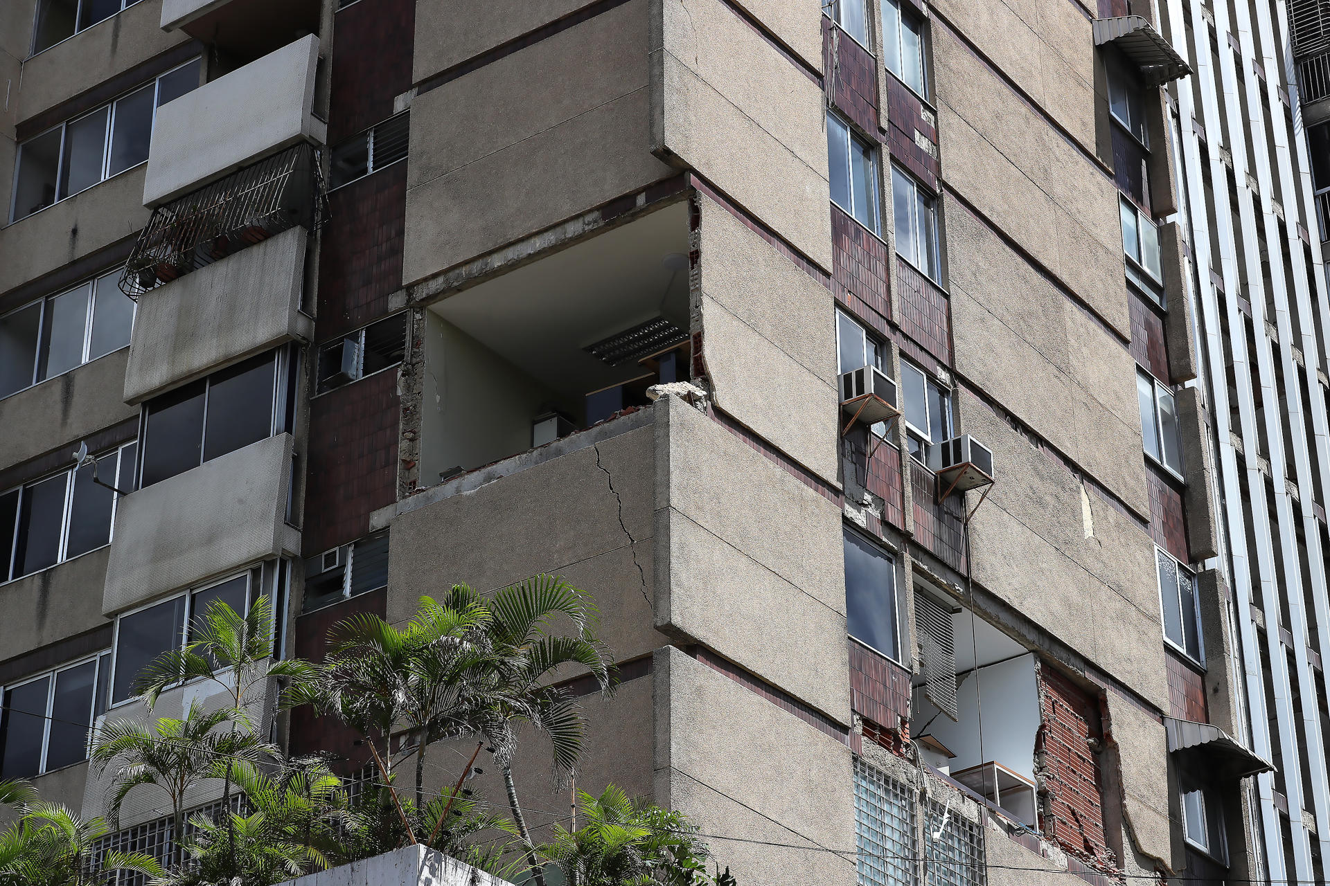 Caracas intenta levantarse, pero el miedo no desaparece
