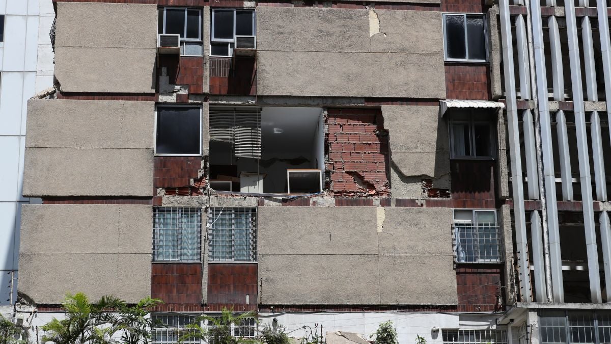 Mujer venezolana sobrevivió a los terremotos tras permanecer 14 horas bajo los escombros aferrada a su bebé | NTN24.COM
