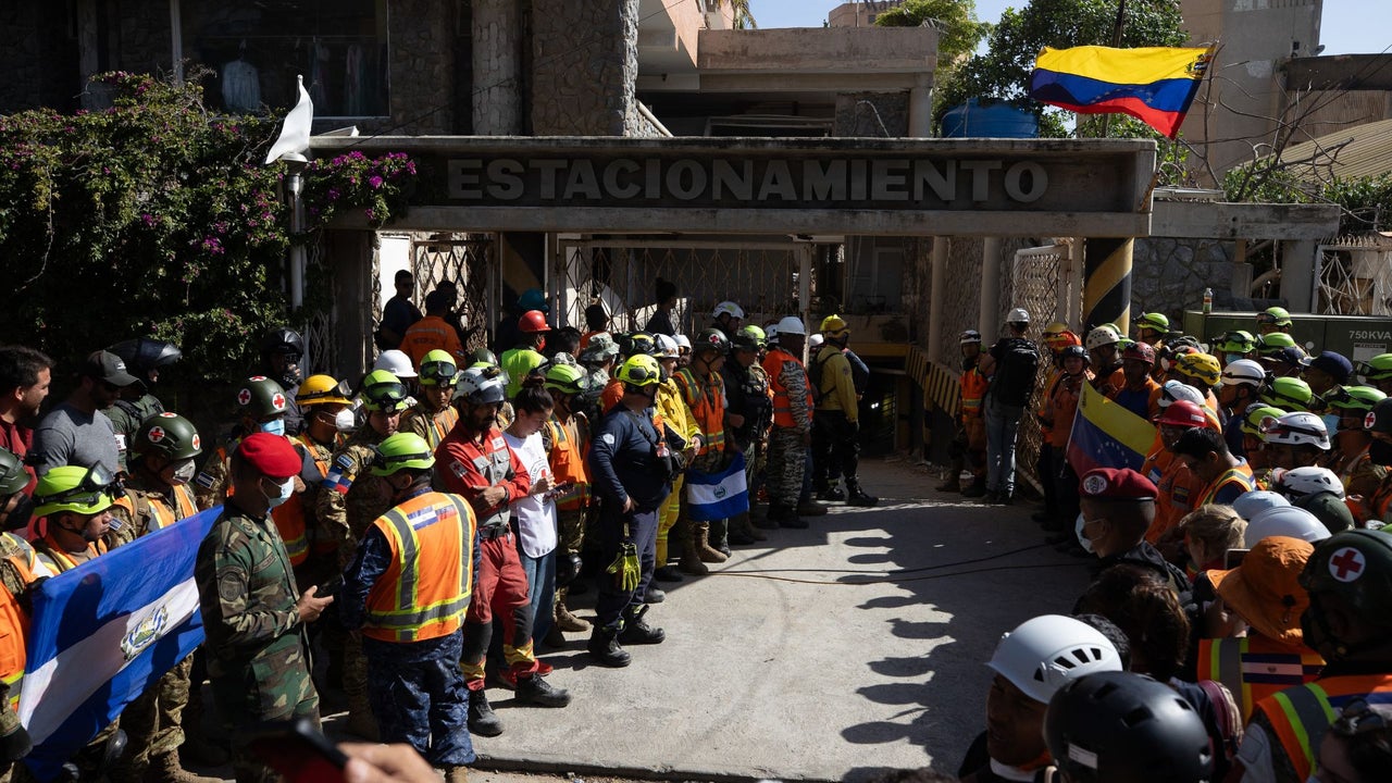 Así registró NTN24 el momento del rescate de Hernán Gil, quien sobrevivió más de siete días bajo los escombros tras los terremotos en Venezuela: “Es un milagro” | NTN24.COM