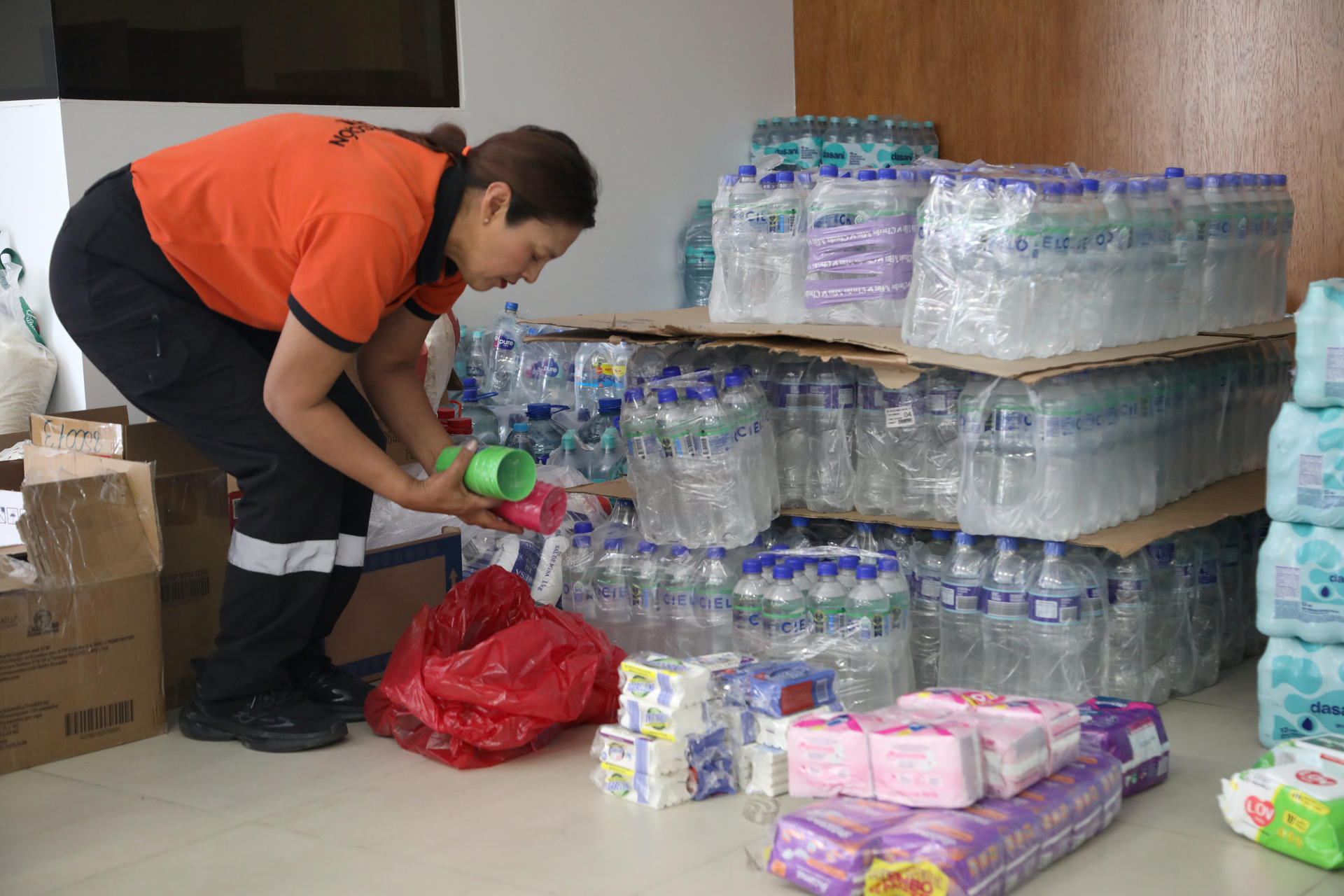 Nuevo cargamento de 11 toneladas de ayuda humanitaria sale desde Ecuador hacia Venezuela