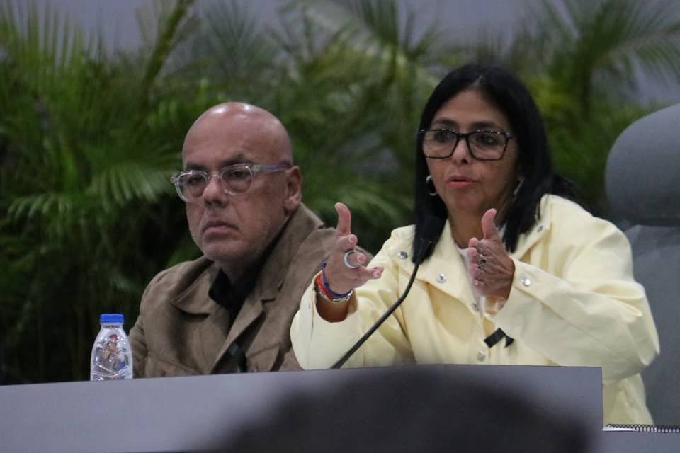 Delcy Rodríguez dice que sí actuaron a tiempo: La FAN sí está con palas, con carretillas | TalCual