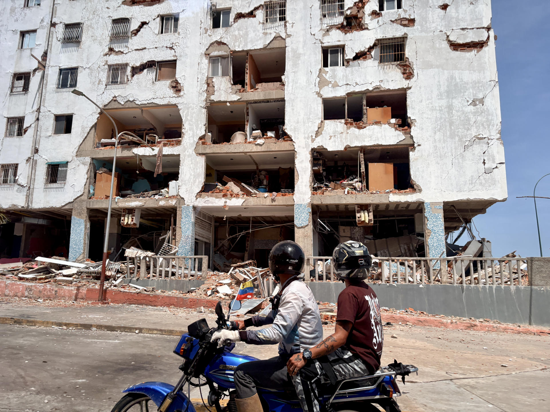 La tragedia sigue creciendo: régimen confirmó 2.595 fallecidos y 12.400 heridos tras los terremotos