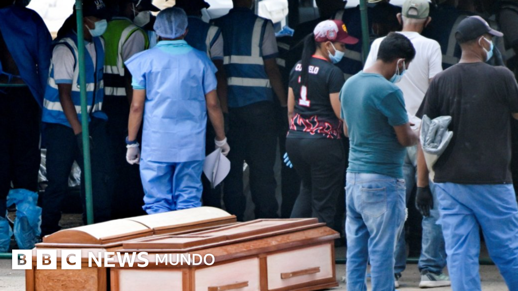 “Me da miedo lo que voy a ver allá dentro”: BBC Mundo visita la morgue improvisada de Los Silos, donde los cadáveres se acumulan al aire libre tras los terremotos en Venezuela – BBC News Mundo