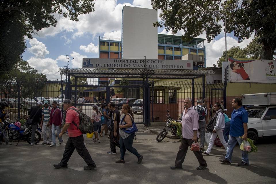Inhabilitan dos hospitales en Caracas y reubican pacientes de varios centros de salud | TalCual