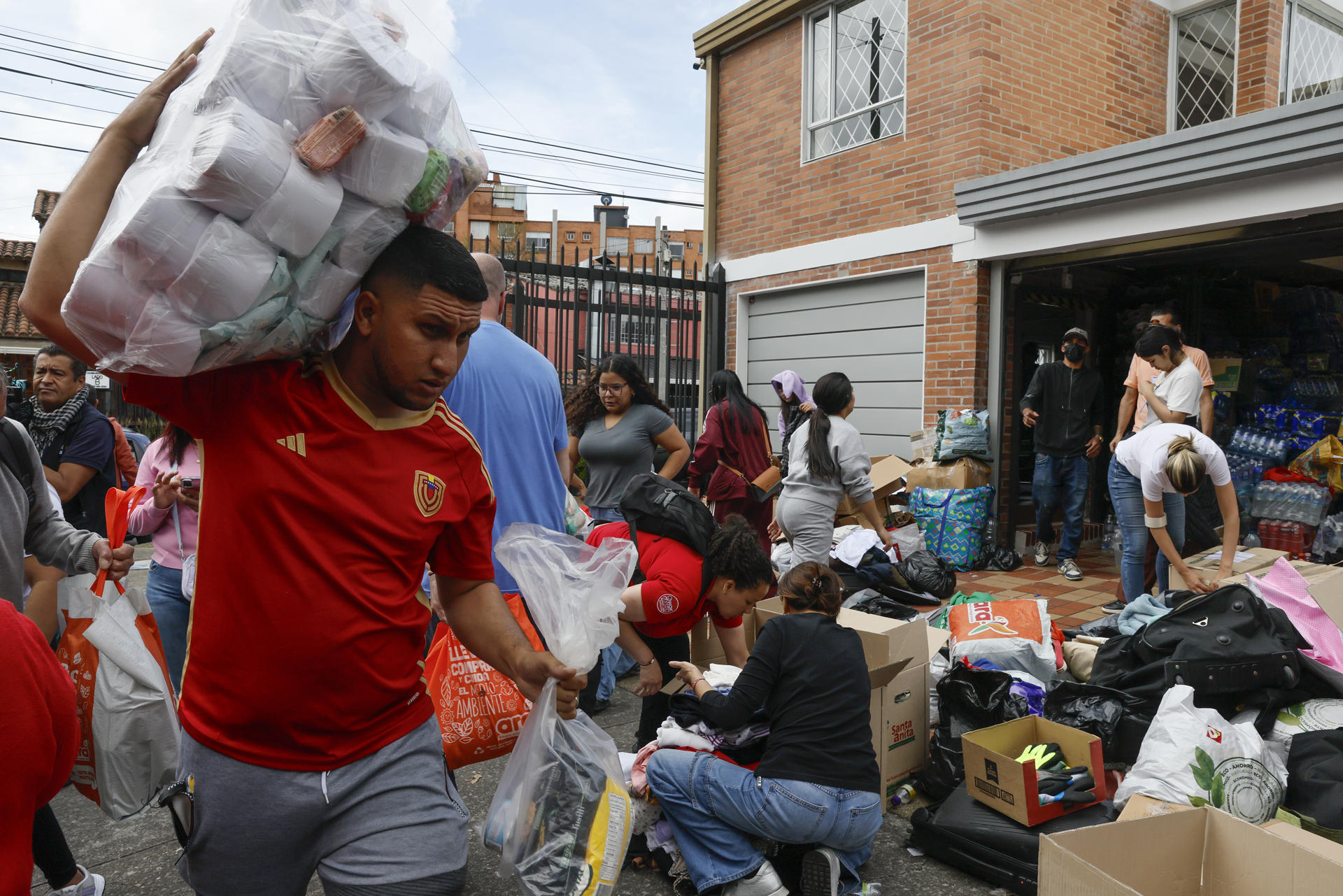 Comando ConVzla denunció el robo de ayuda humanitaria por parte de funcionarios de régimen (Video)