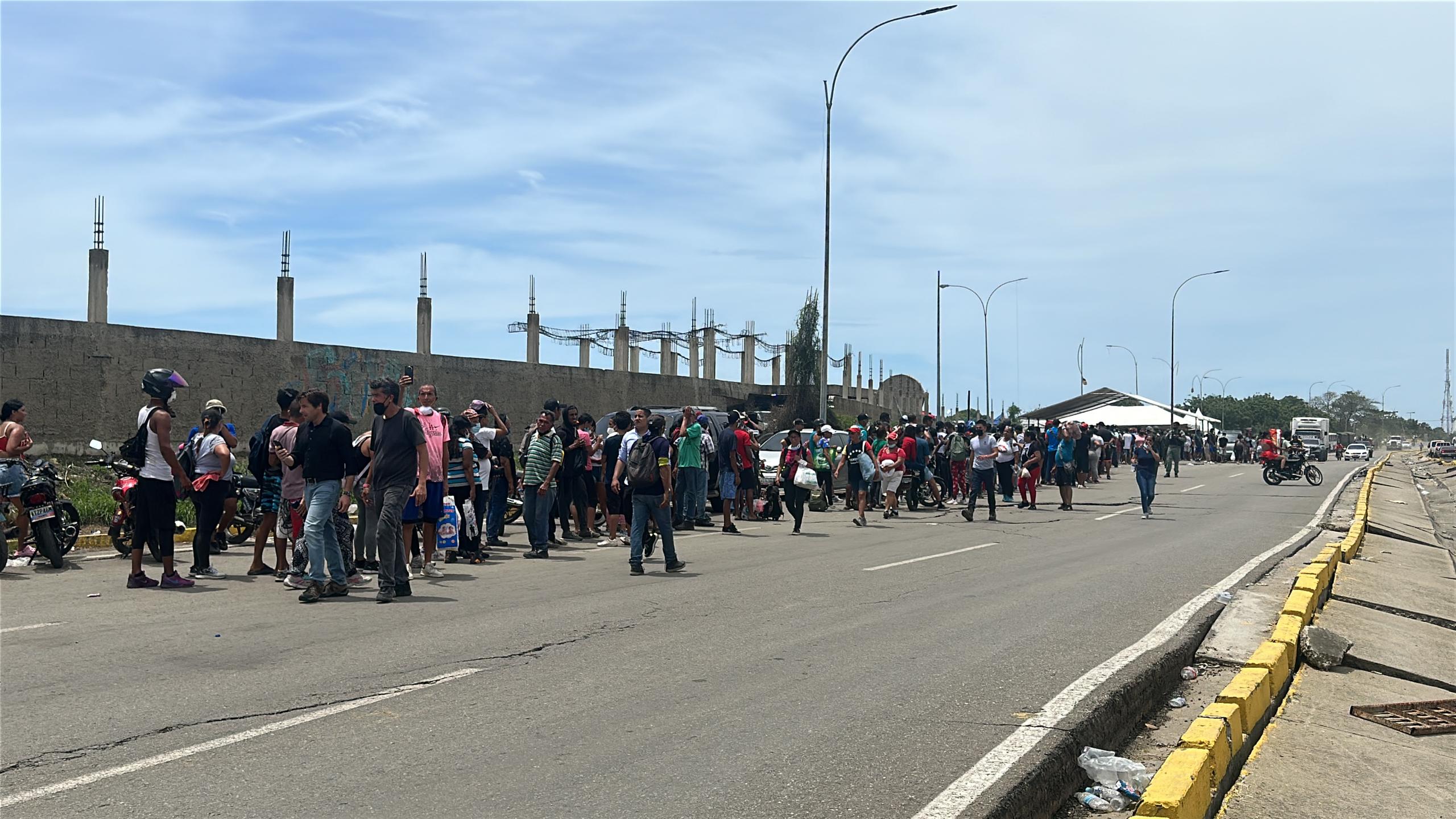 Militarización y filas por comida, así está Venezuela nueve días después del terremoto (Imágenes)