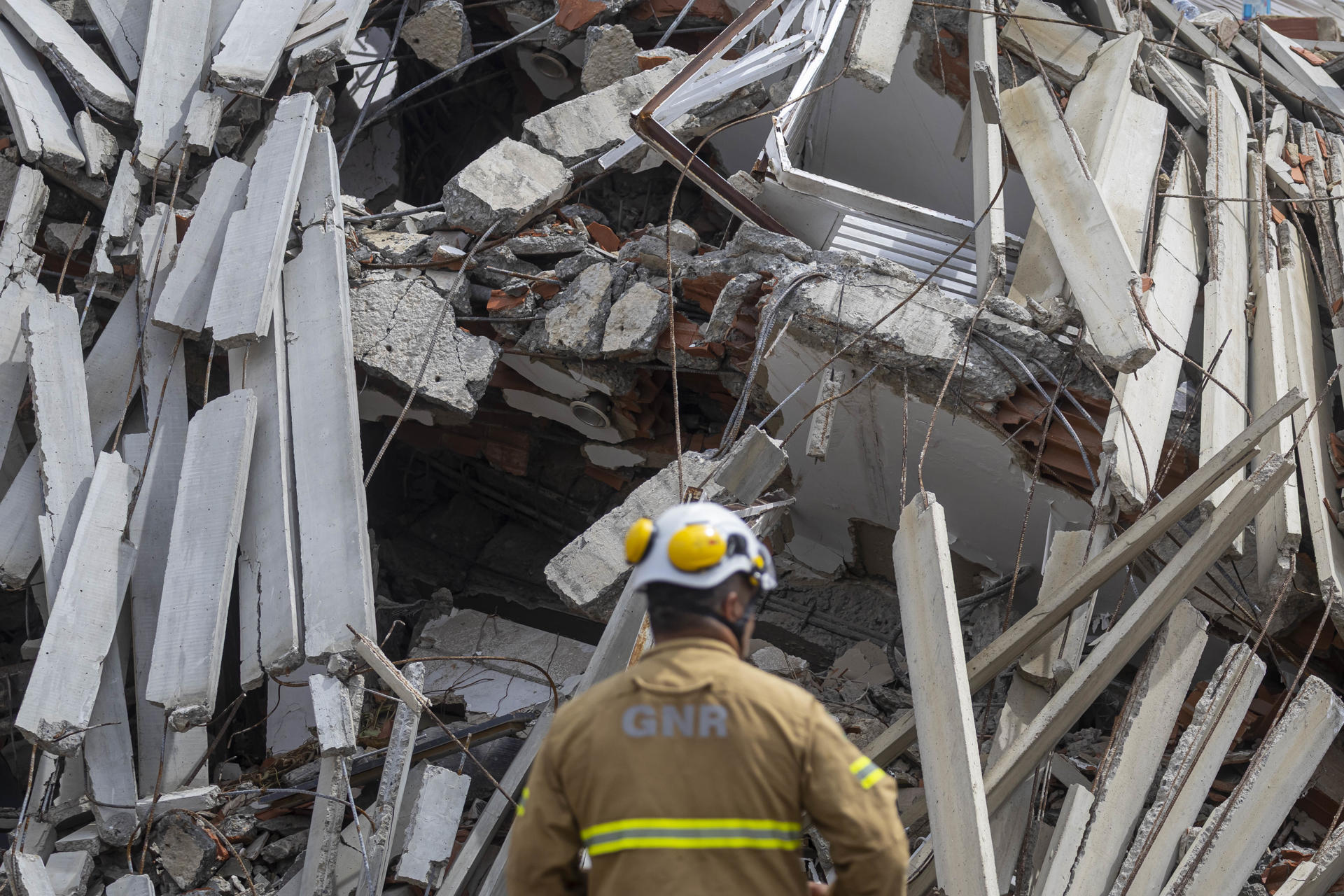Suben a 2.954 los fallecidos y a 16.592 los heridos por los terremotos en Venezuela