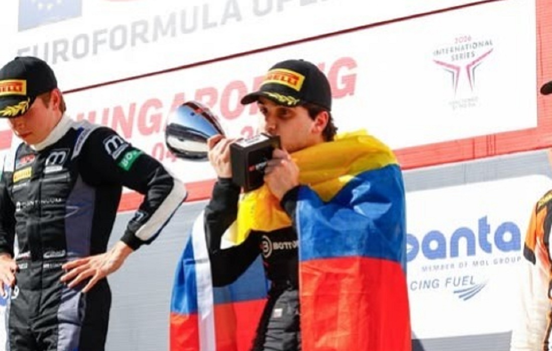 El piloto Alessandro Famularo se solidariza y dedica su trofeo a las familias venezolanas