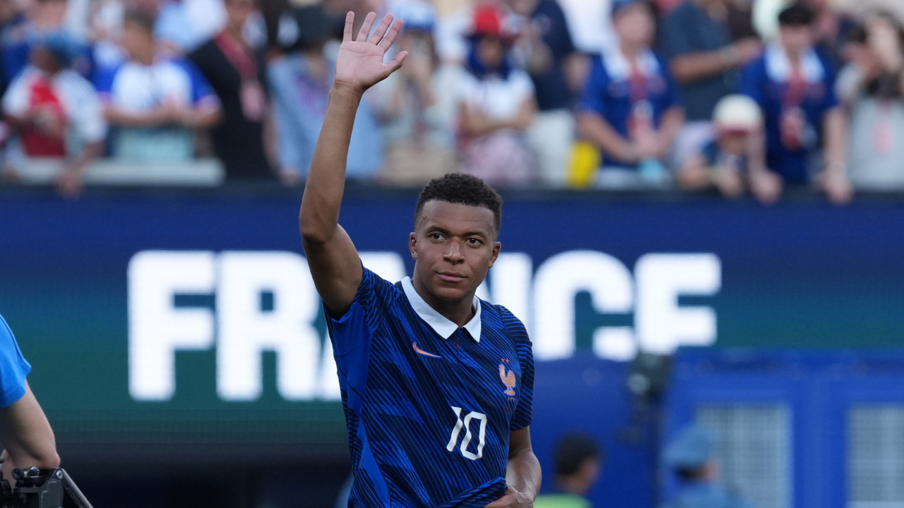 Mbappe no le pierde pisada a Messi como los goleadores del Mundial y marcó un gol que eliminó a Paraguay del Mundial | NTN24.COM
